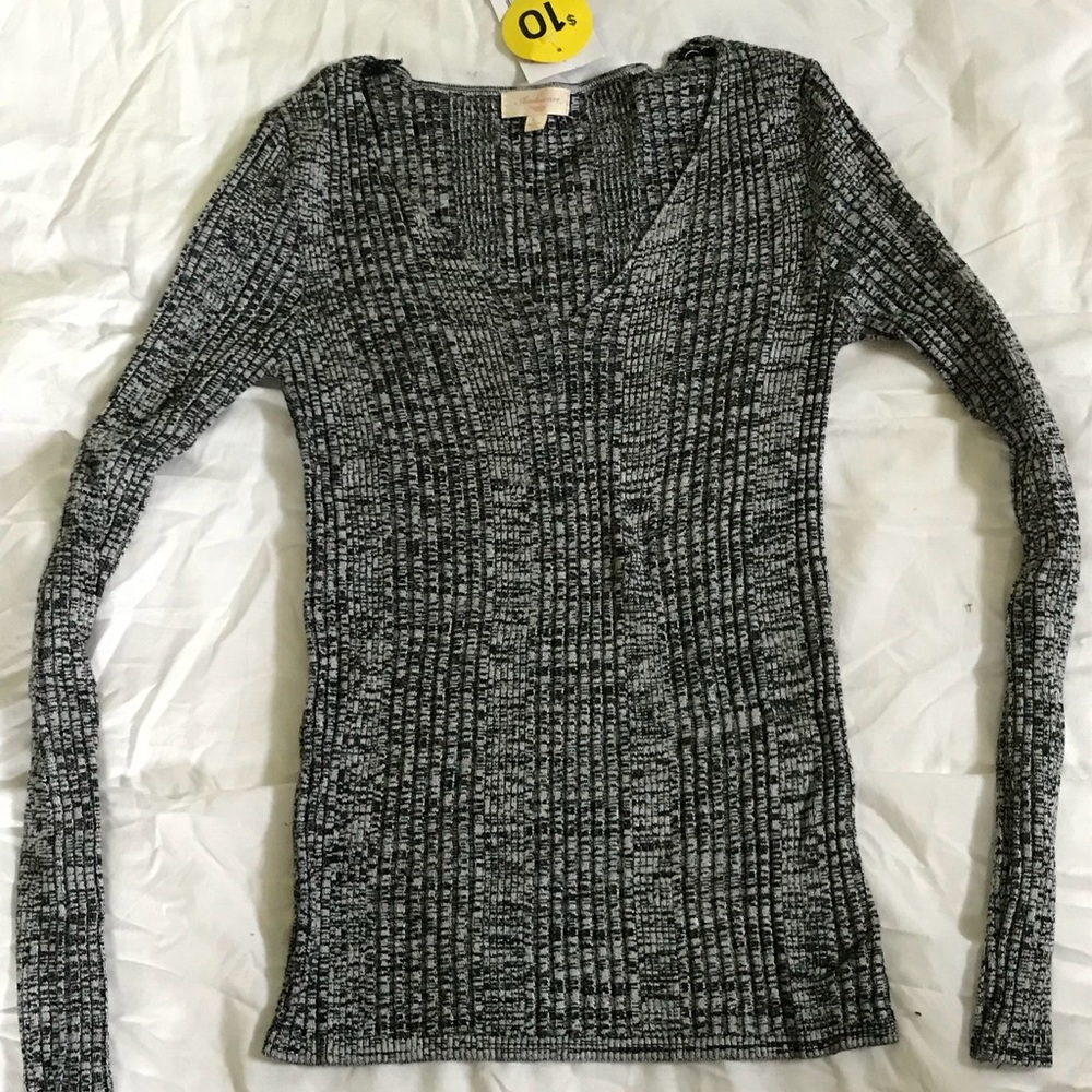 Long-sleeved cozy top
